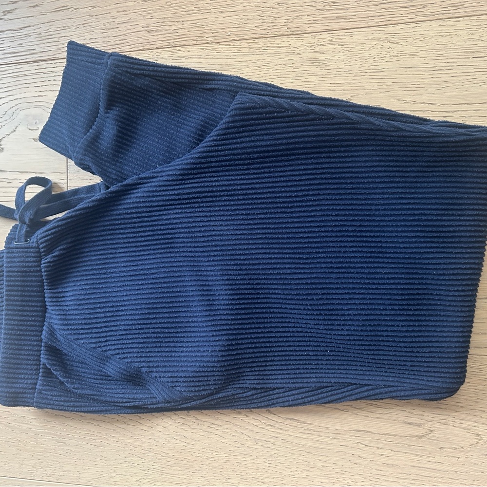 Alo Muse Deep Blue Ribbed Hoodie/Sweat Set - Picture 6 of 10
